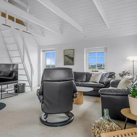 Amber - 300m From The Sea By Interhome