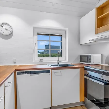 Amber - 300m From The Sea By Interhome *