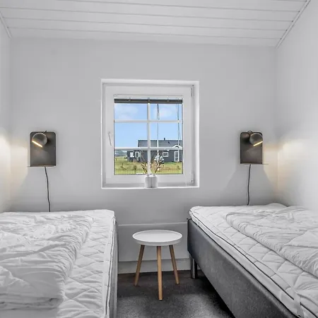 Amber - 300m From The Sea By Interhome Vrist